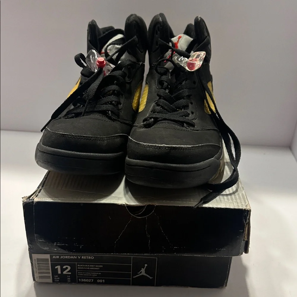 Jordan Men's Sneakers in Black and Gold Jordan v retro - Picture 4 of 4